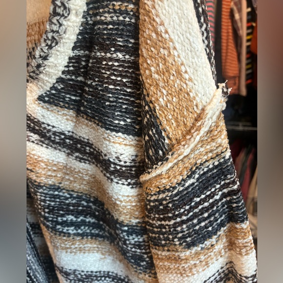 POL Front & Back V Neckline Ultra Lux Velvet Chenille Sweater - Picture 4 of 4